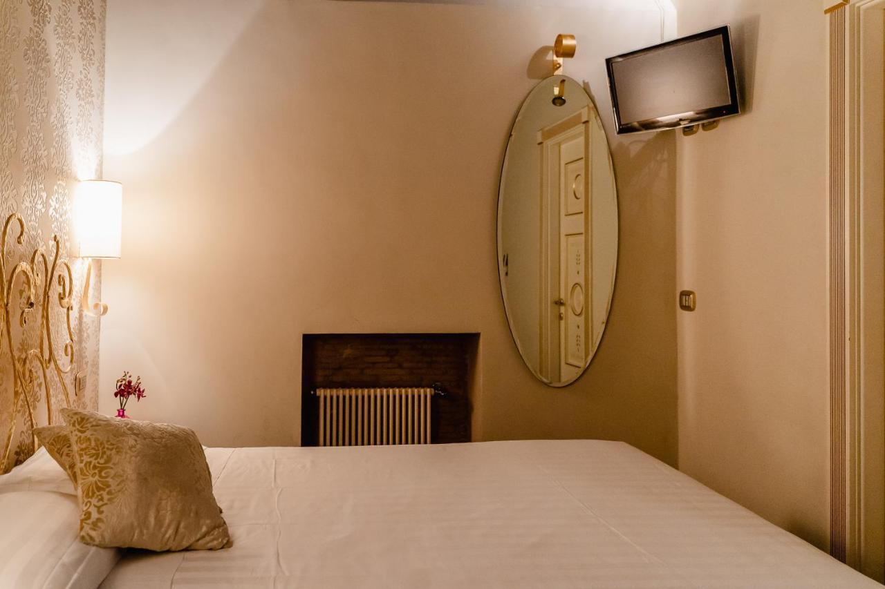 Locanda Del Sole-Roma Piazza Di Spagna Ripetta ภายนอก รูปภาพ